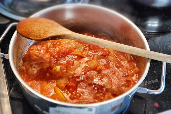 selbst gemachte Sauce aus frischen Tomaten statt Pizza-Tomaten