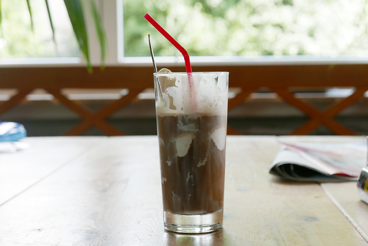 Der Klassiker: Eiskaffee aus gekühltem Filterkaffee mit Vanille-Eis.