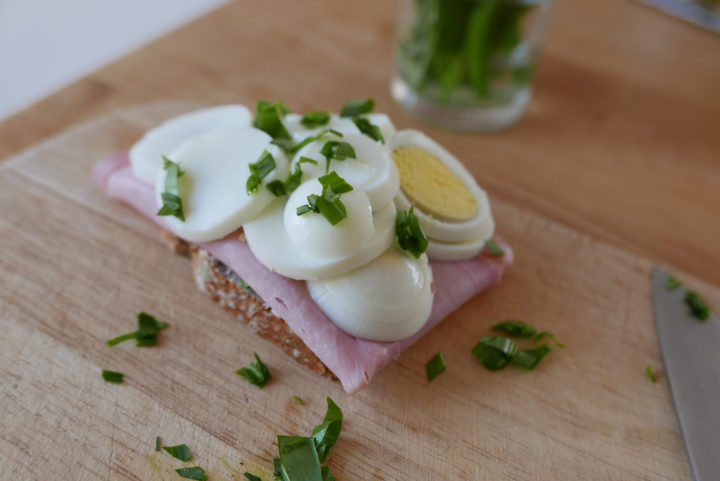 Sandwiches sind eine gute Möglichkeit, die hart gekochten Eier aufzubrauchen.