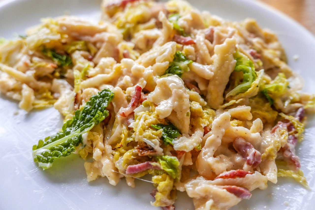 Wirsing-Spätzle: Herzhaftes aus der Pfanne - Testschmecker Wirsing-Spätzle: Herzhaftes aus der Pfanne - Testschmecker