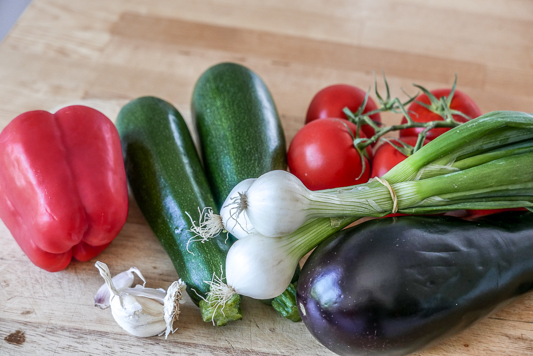 Frischer als jetzt findet man die Ratatouille-Zutaten nicht.