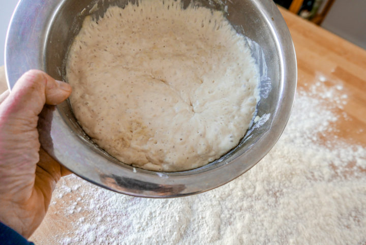 Das No-Kenad-Bread braucht eine relativ lange Vorlaufzeit von 12 bis 18 Stunden. 