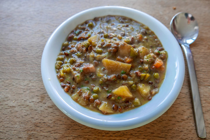 Linsen-Gemüse-Suppe: nur einfache und frische Zutaten