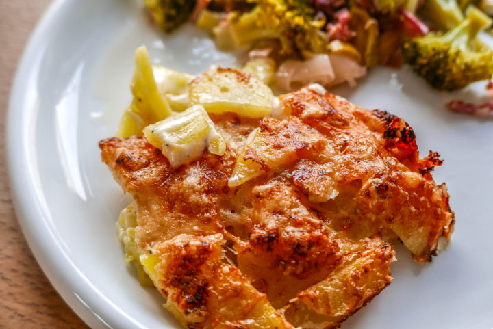 Leckerer ist das Kartoffelgratin, wenn es dünner ist.