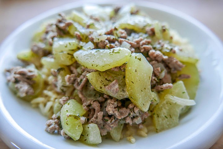 Schmorgurken mit Hackfleisch ist ein schnelles Gemüsegericht , das immer gut ankommt.