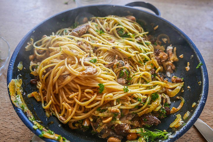 Mit Fenchel und Rosinen haben diese Spaghetti ein ganz besonderes Geschmacksbild. 