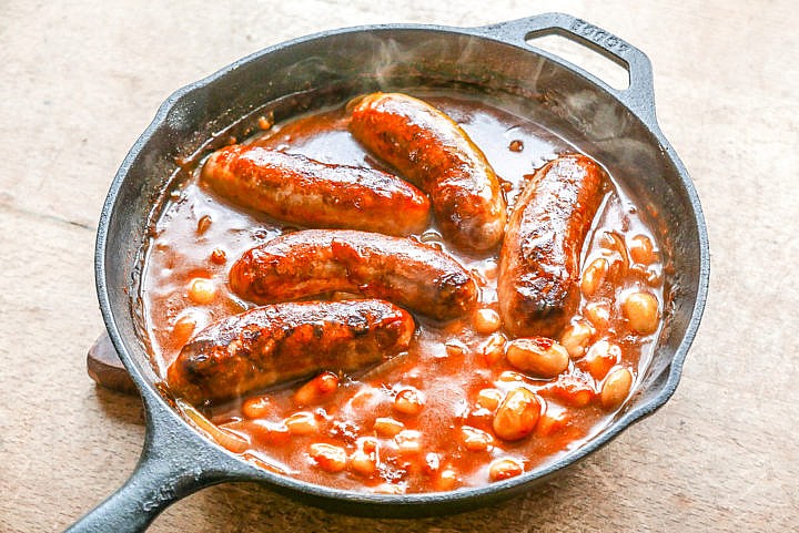 Bratwurstpfanne mit Salsiccia und Bohnen - Testschmecker