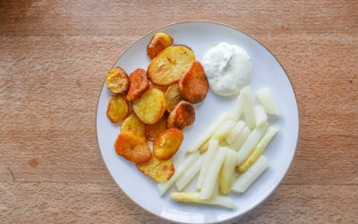 Spargel mit Ofenkartoffeln und Dipp