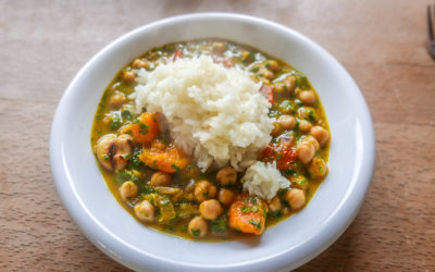 Herbstliches Kürbis-Curry mit Kichererbsen und Spinat