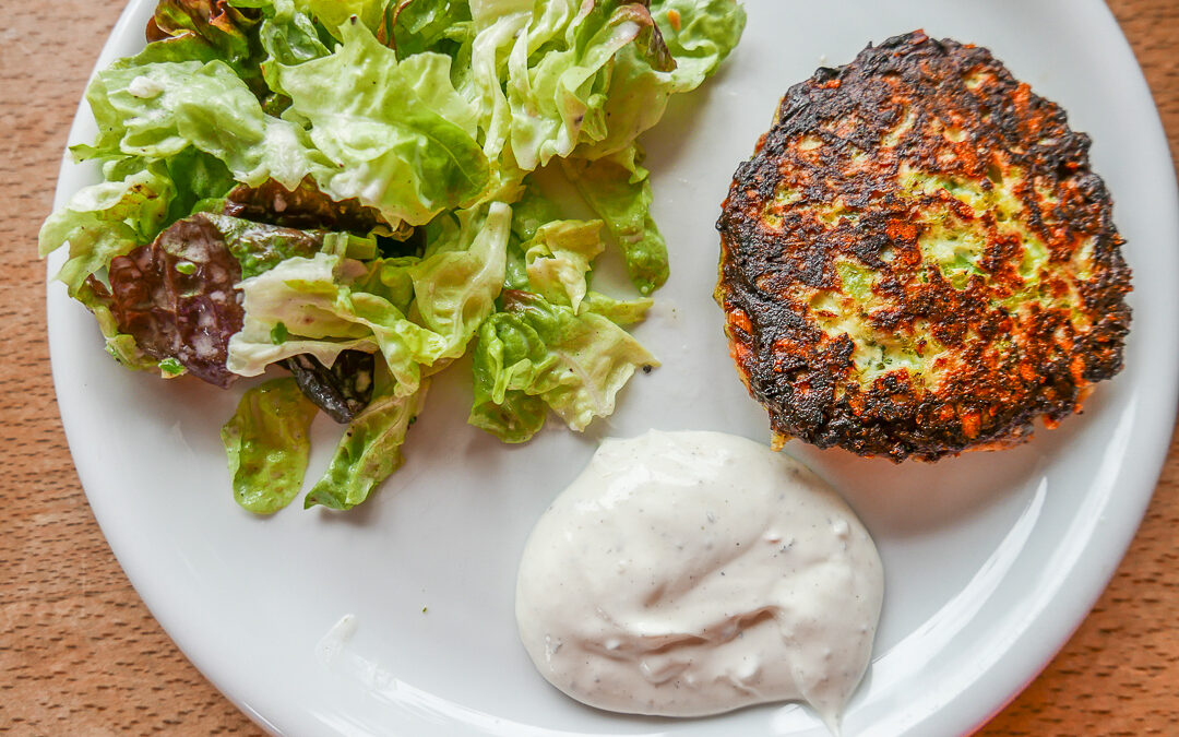 Brokkoli Bites low carb mit Quark-Dipp
